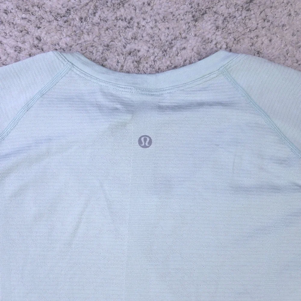 Lululemon Yoga Top Womens 16 Shirt Tee Crew Neck Long Sleeve Thumb Loops Mint